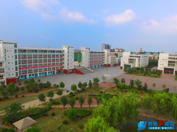 <b>���ǵڶ�ʵ����ѧ.</b>